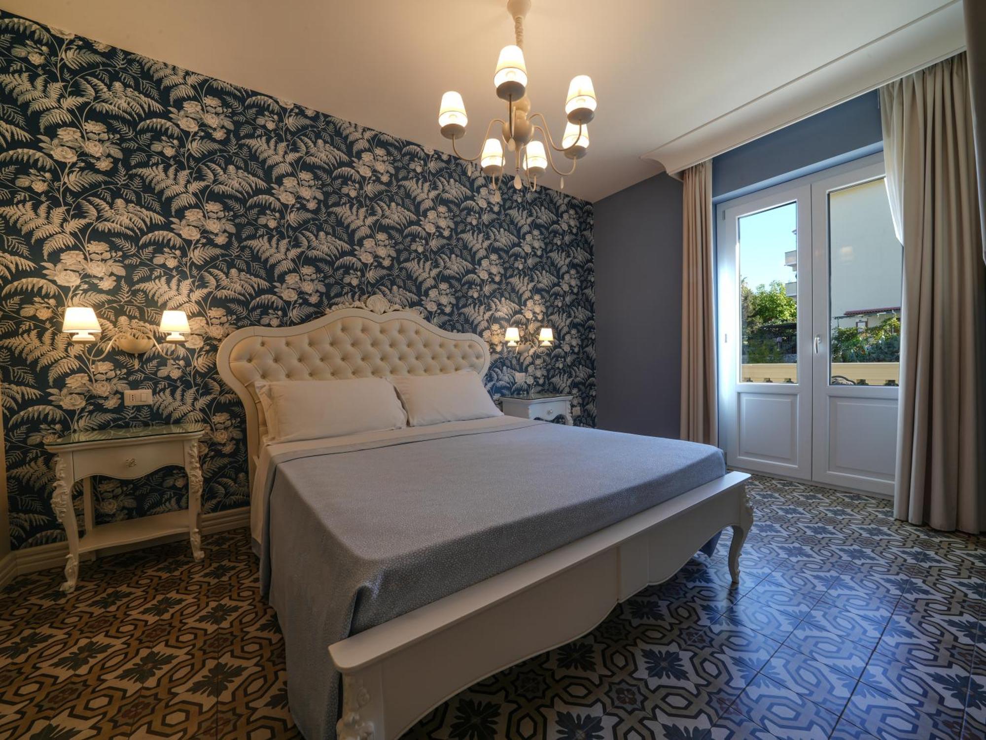 Sui Generis Tropea Luxury Rooms エクステリア 写真
