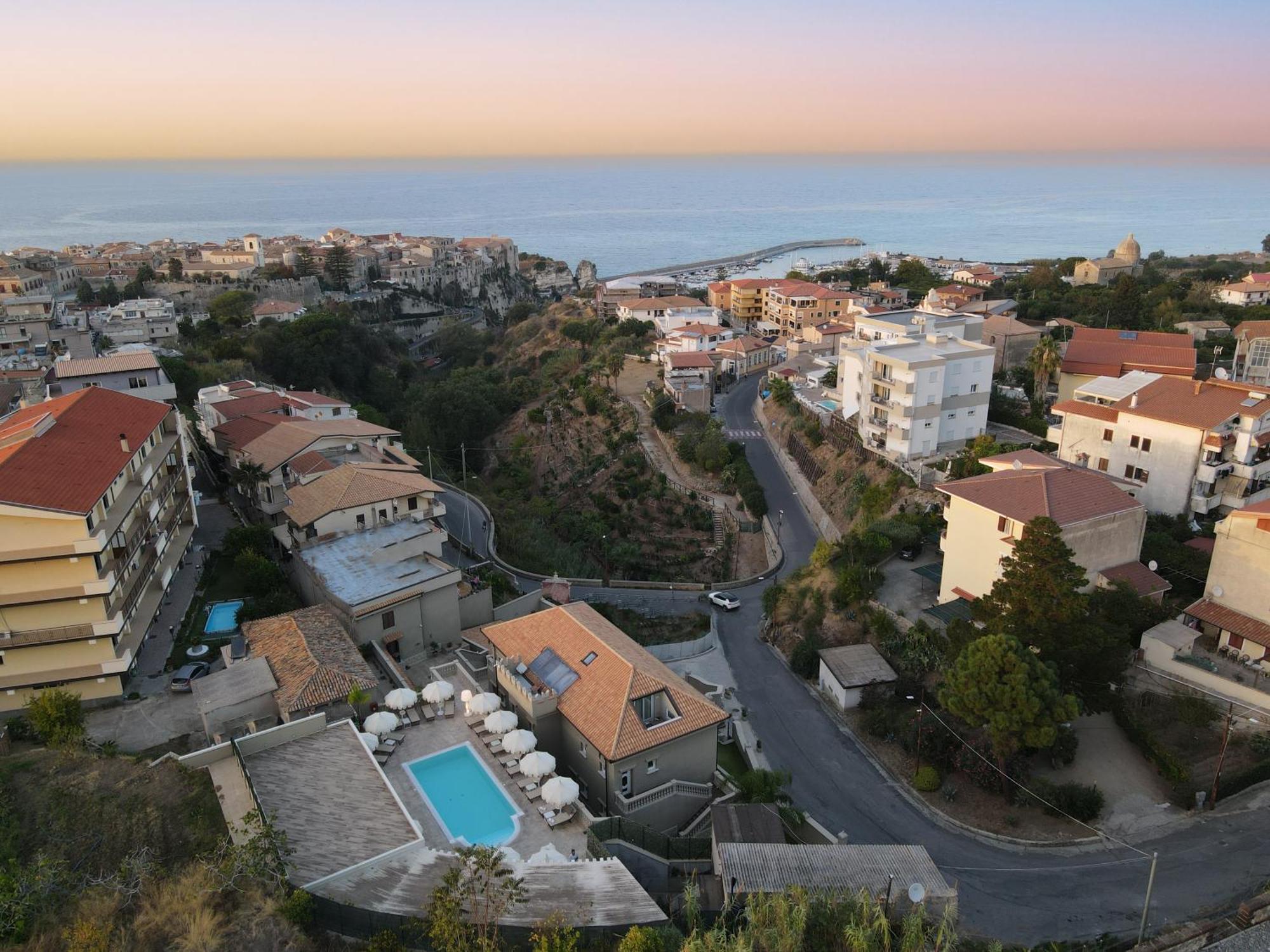 Sui Generis Tropea Luxury Rooms エクステリア 写真